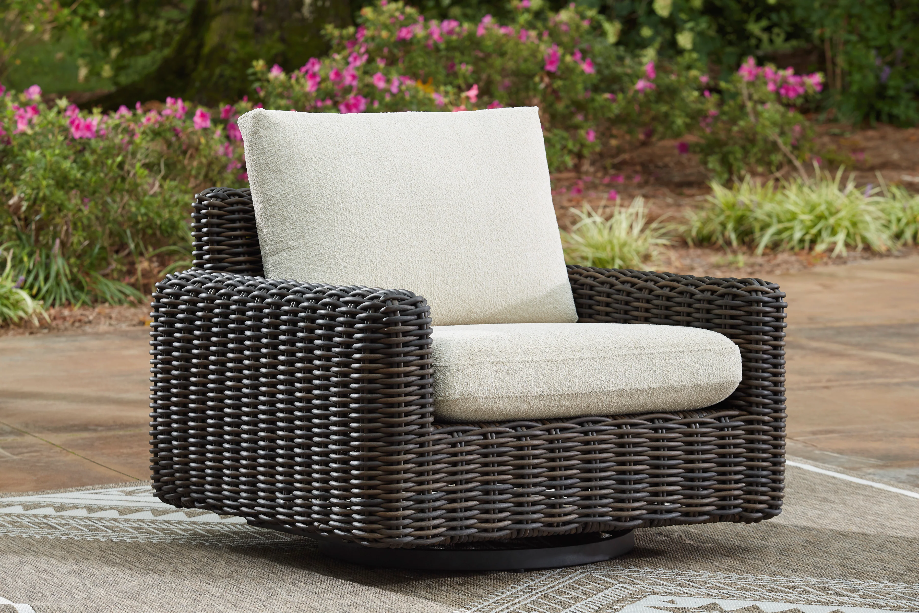 Kimora Swivel Glider Lounge With Cushion