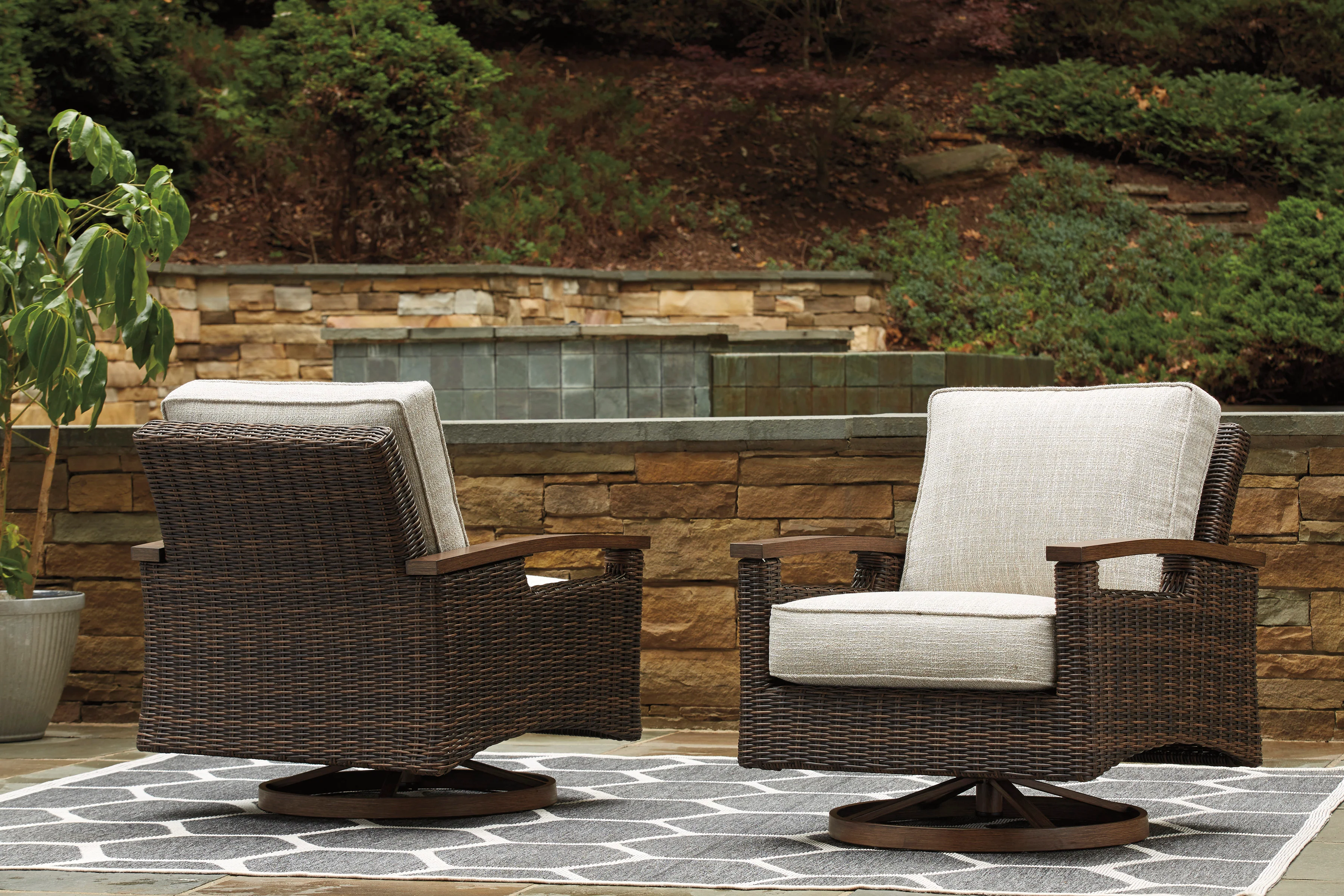 Paradise Trail Swivel Lounge Chair