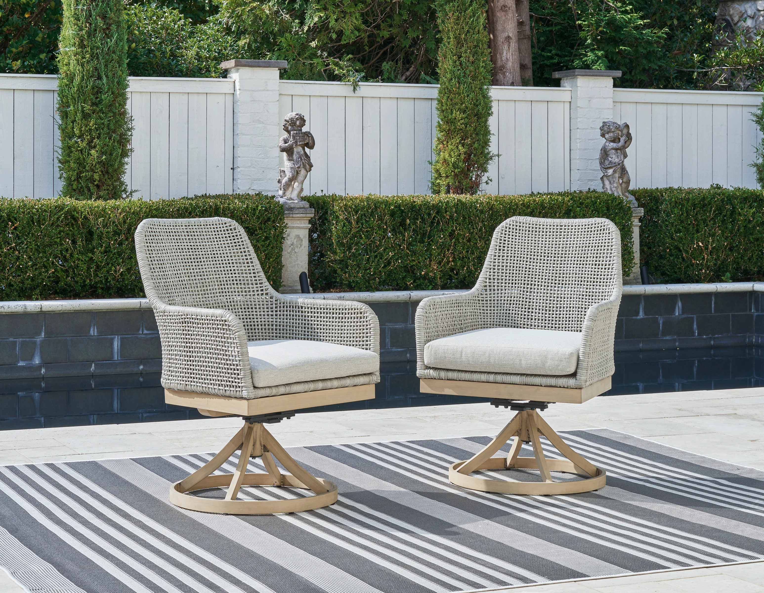 Seton Creek Swivel Chair With Cushion