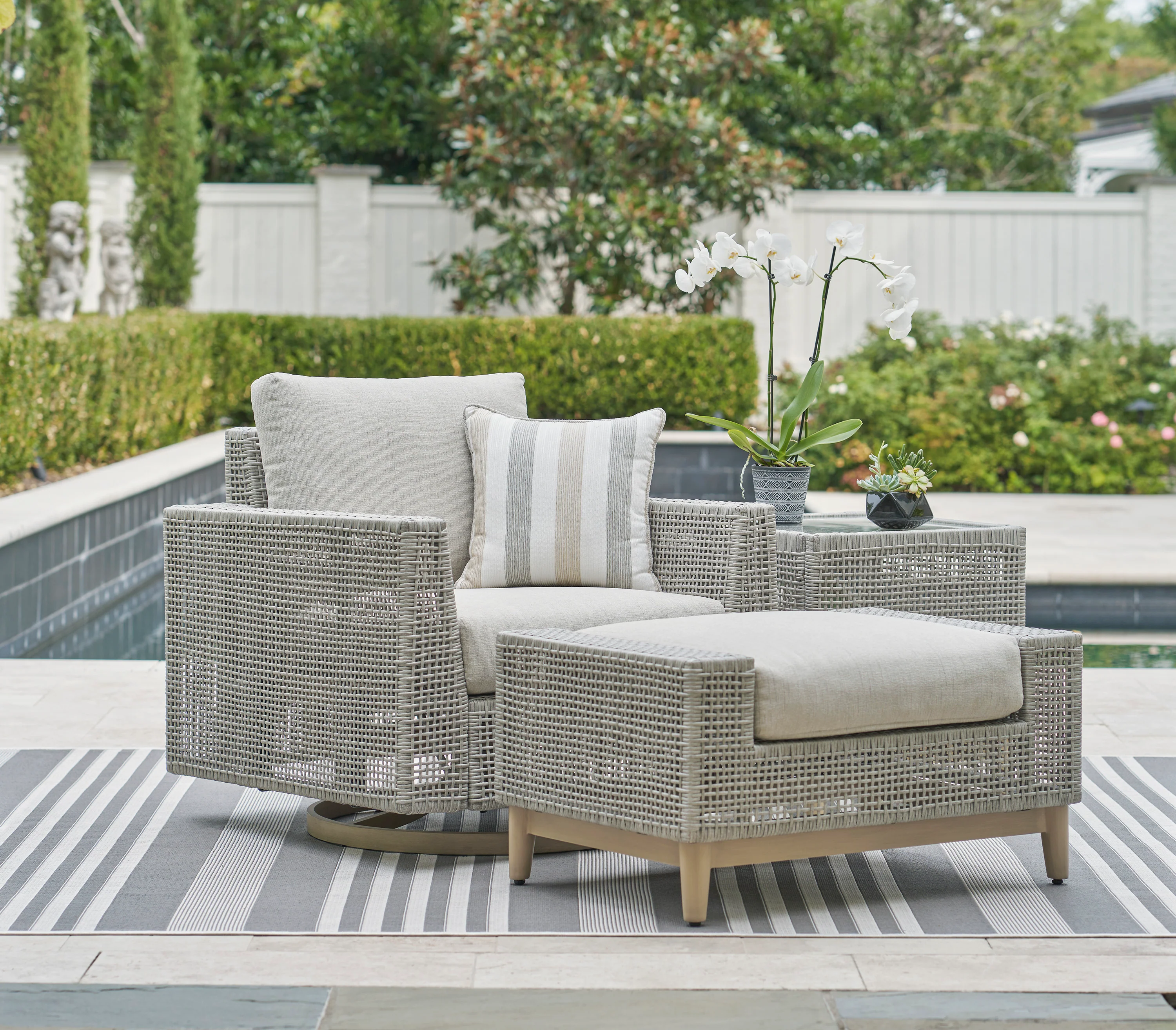 Seton Creek Ottoman With Cushion - Image 7