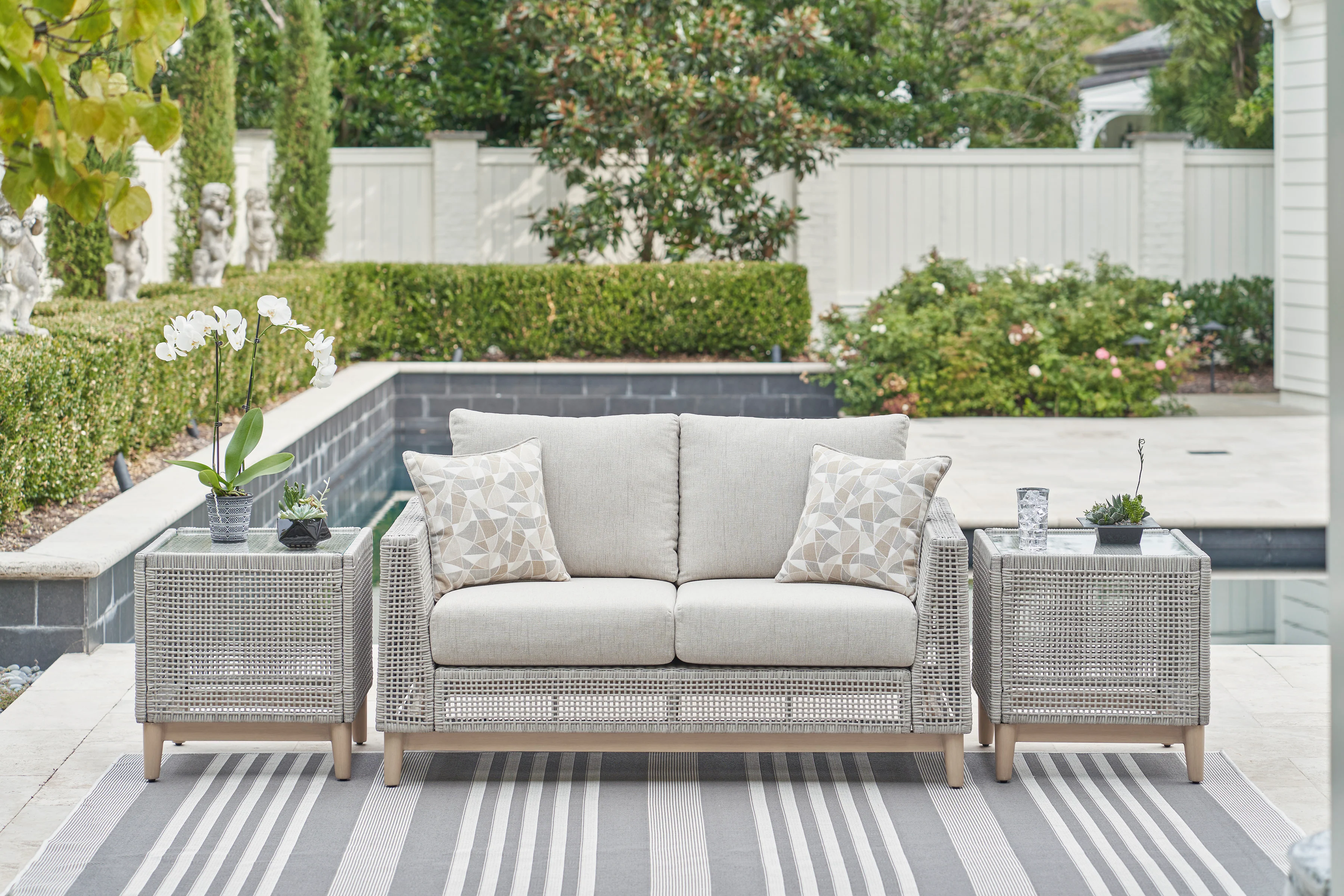 Seton Creek Loveseat With Cushion