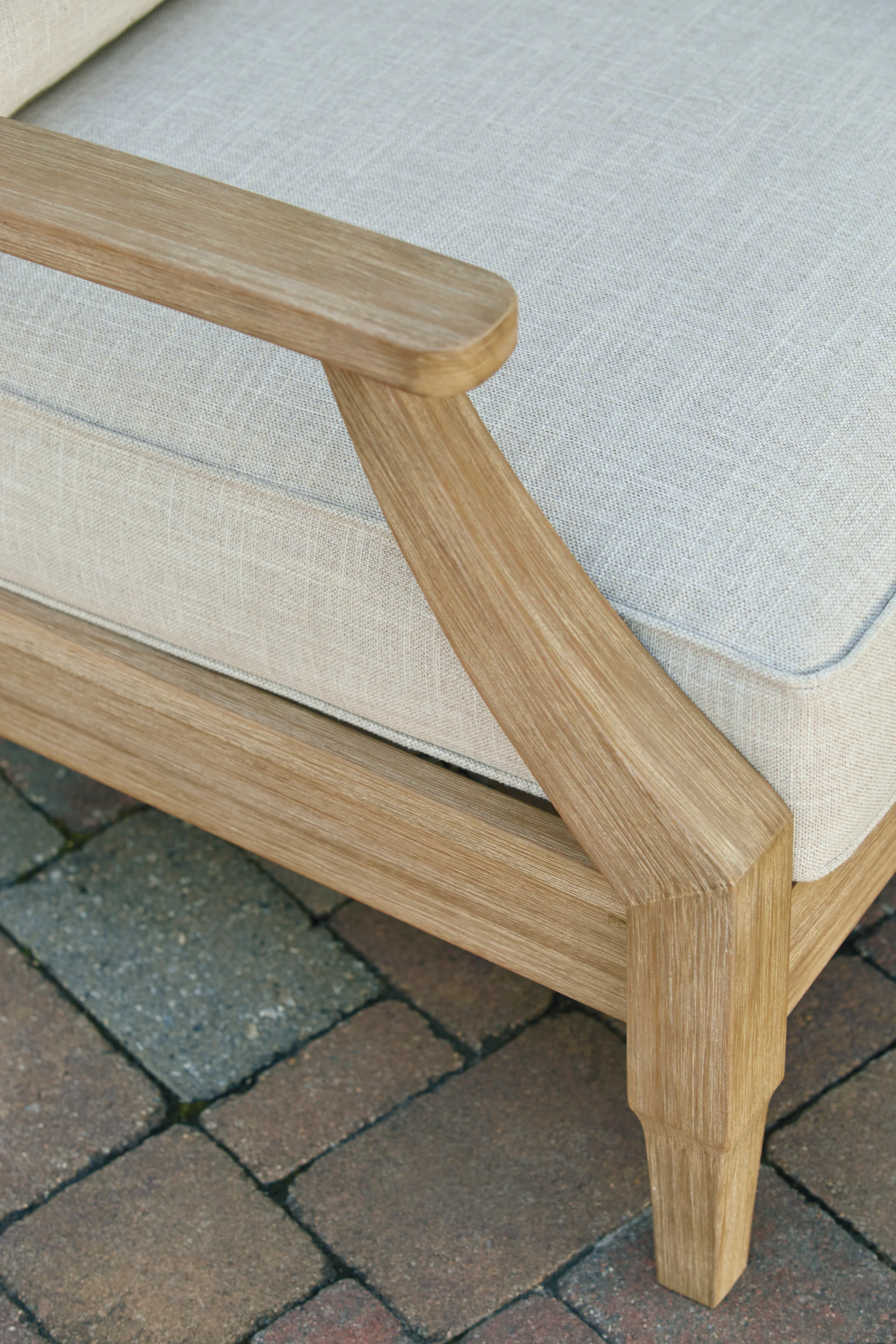 Clare View Lounge Chair With Cushion - Image 3