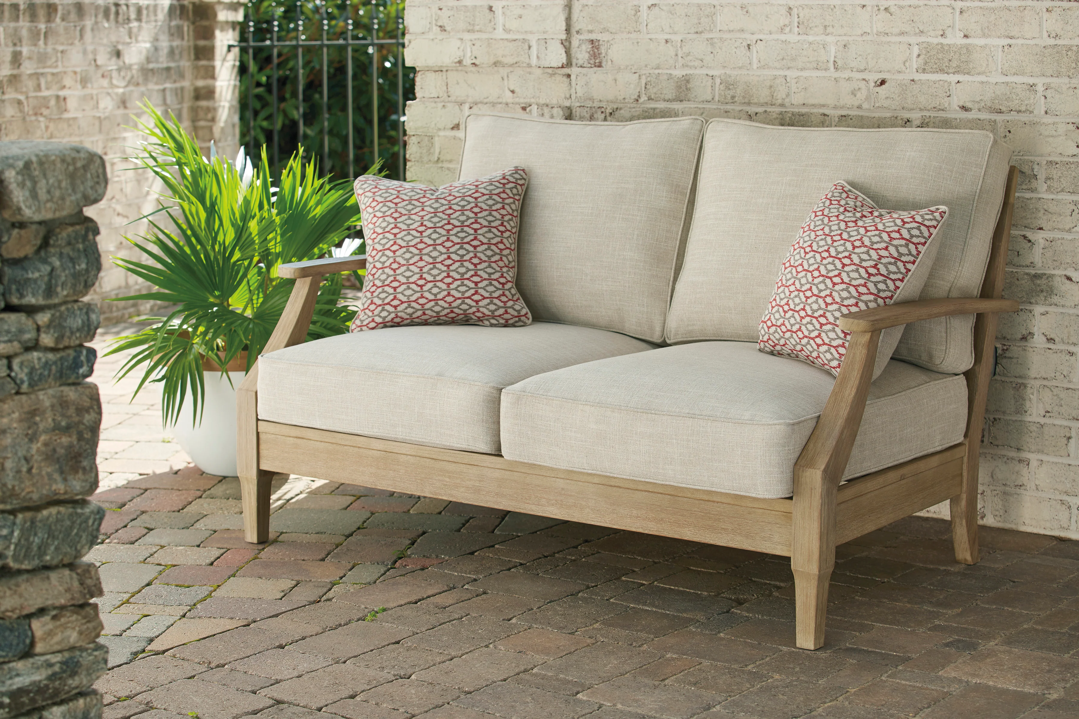Clare View Loveseat With Cushion