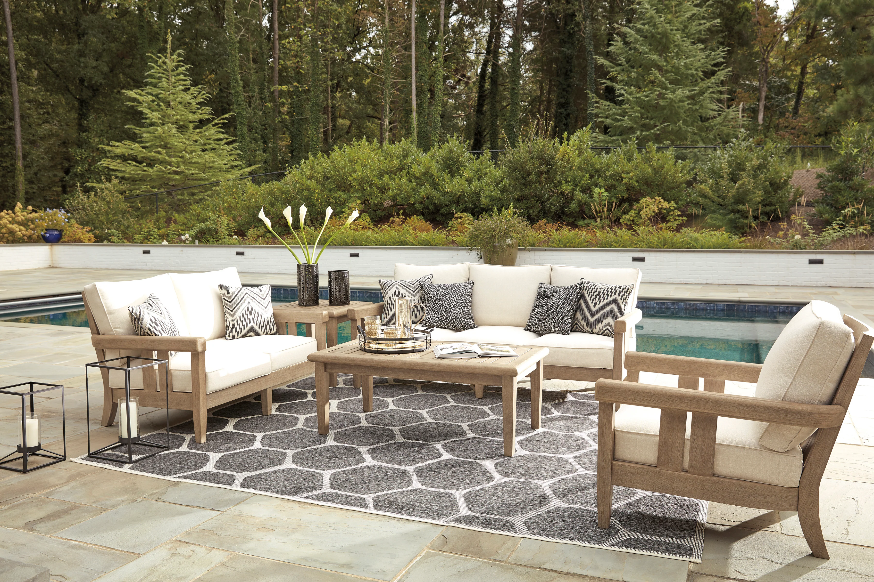 Gerianne Rectangular Cocktail Table - Image 11