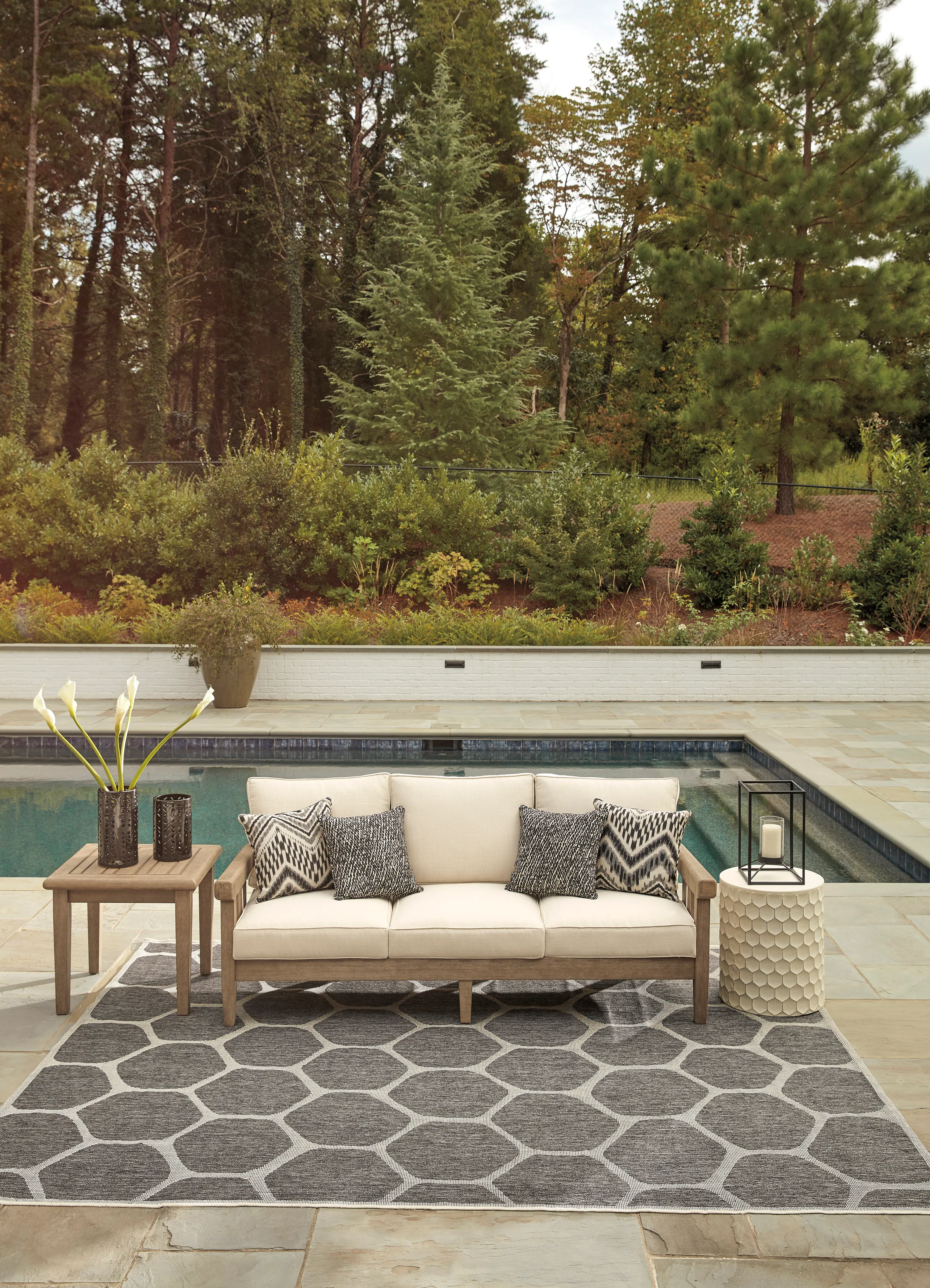 Gerianne Square End Table - Image 7