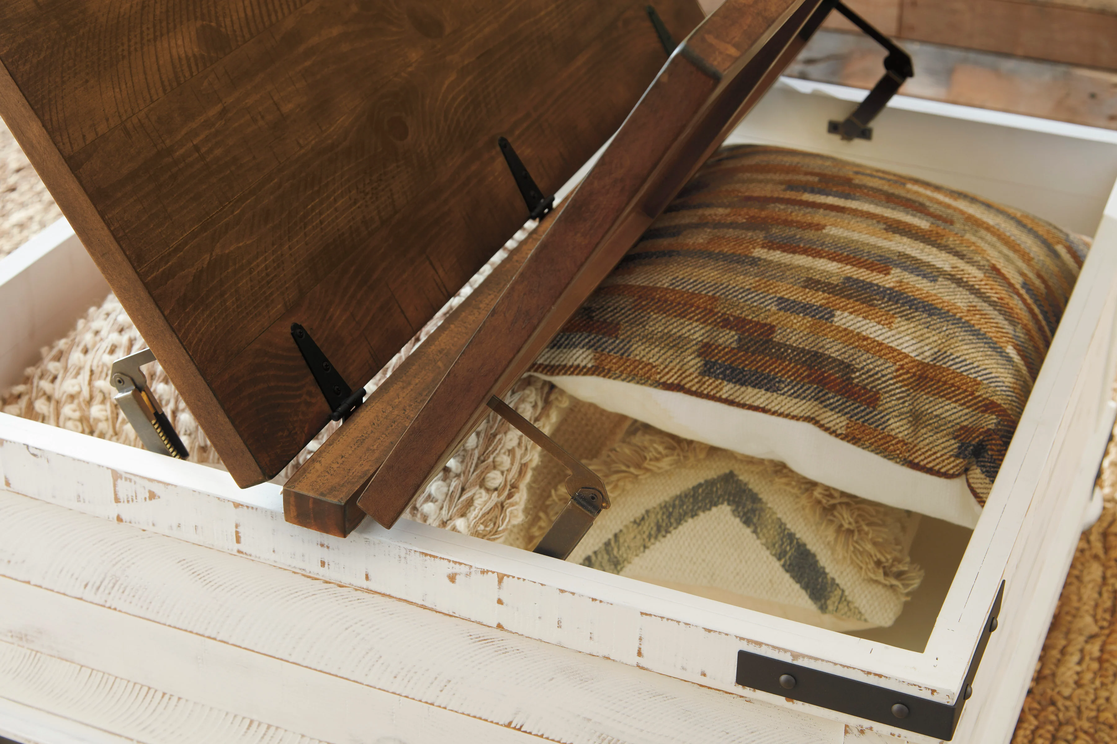 Wystfield Coffee Table - Image 8