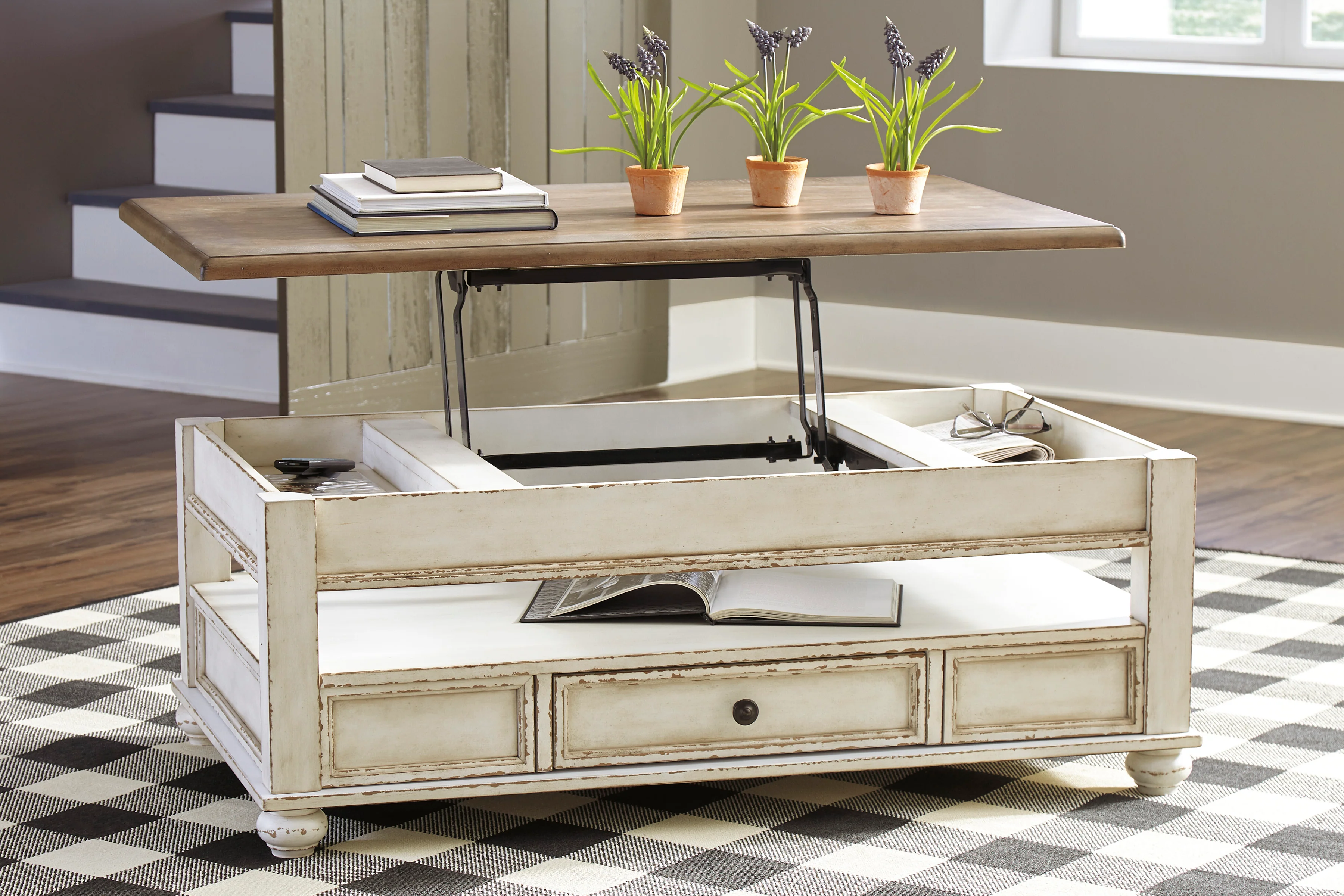 Realyn Coffee Table With Lift Top