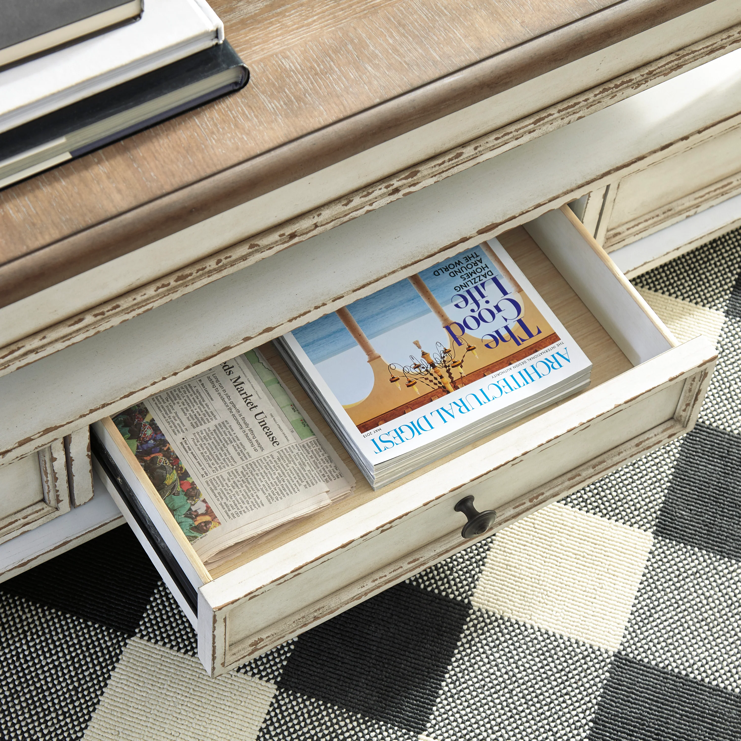 Realyn Coffee Table With Lift Top - Image 9