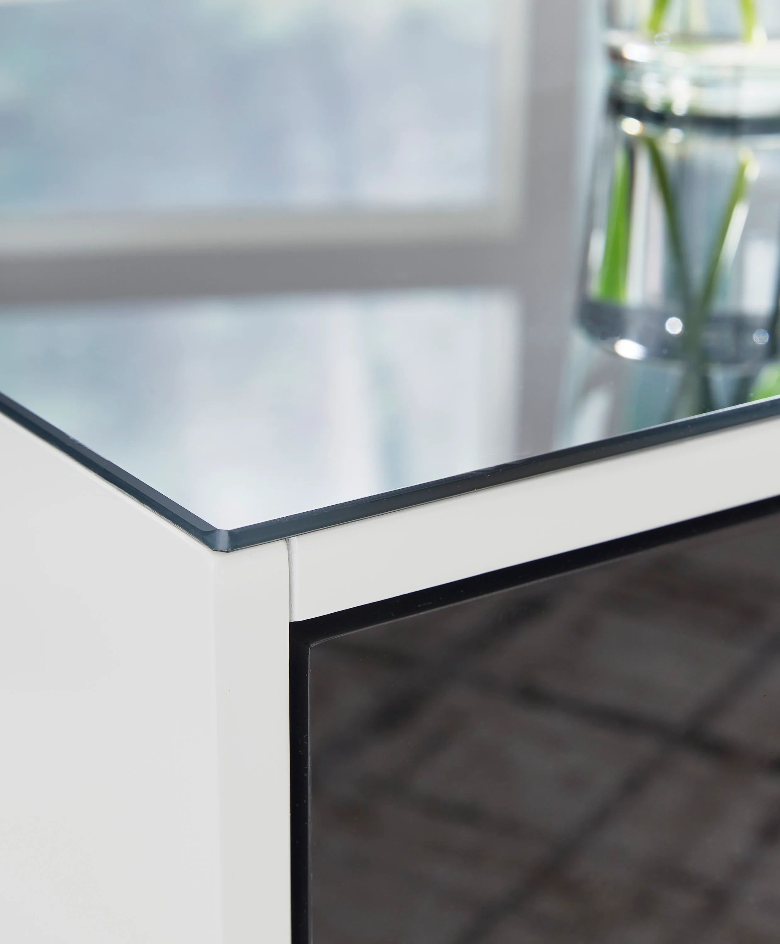 Gardoni End Table - Image 8
